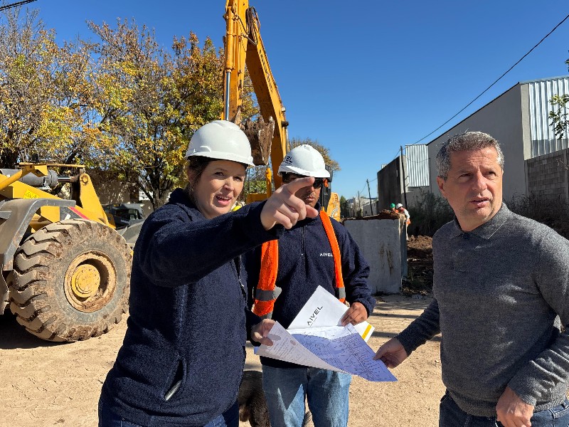 El intendente Bernarte recorrió el avance de la obra de entubado del canal pluvial en barrio Parque