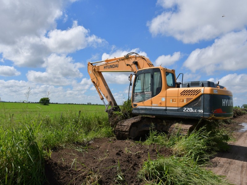 El municipio junto a la provincia realizan la limpieza de canales de desagües pluviales