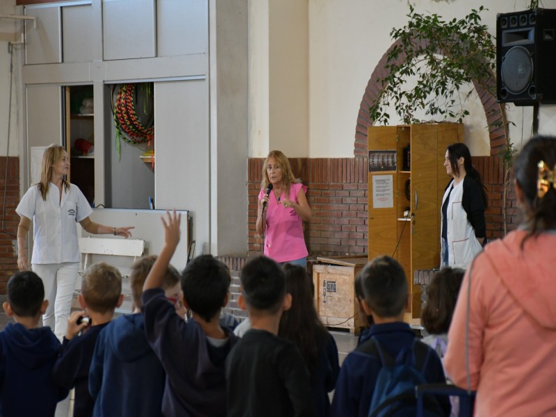 El equipo Recreo Salud recorre instituciones educativas  trabajando en la prevención del dengue