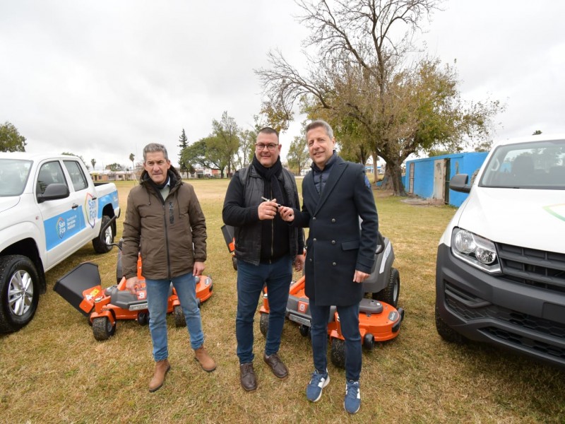 Bernarte entregó nuevos vehículos y maquinarias para Servicios Públicos