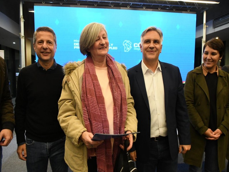 Llaryora visitó la ciudad e hizo entrega de escrituras sociales, créditos y el anuncio de obras