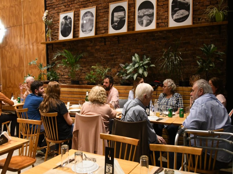 Noche de las pizzas y las empanadas: Tras la auspiciosa iniciativa ya se trabaja para replicarla en otros rubros comerciales