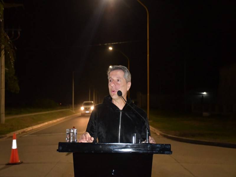 Bernarte inauguró la iluminación de la avenida de los Inmigrantes en Plaza San Francisco