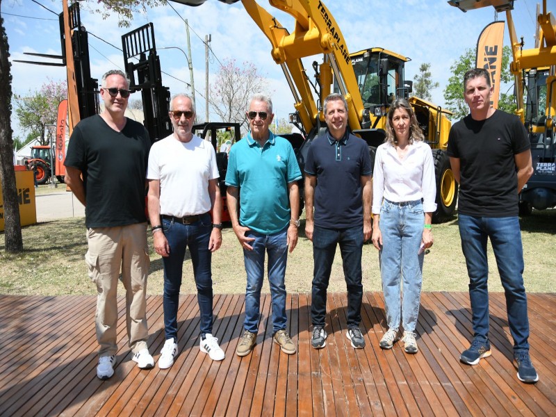 La Provincia y la Municipalidad destacaron la presentación de Terraplane, la nueva línea de equipamientos de Akron