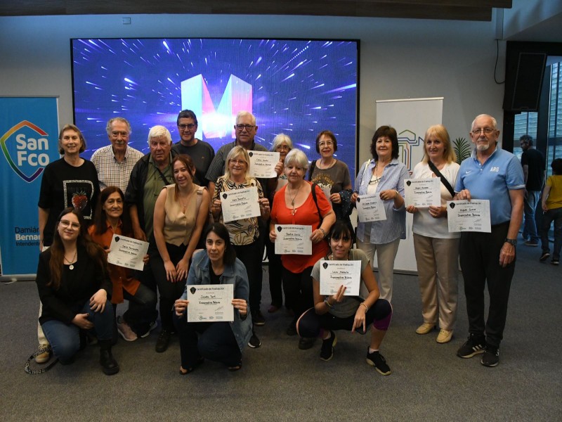 Se entregaron los certificados de cursos dictados en 2024 en Tecnoteca