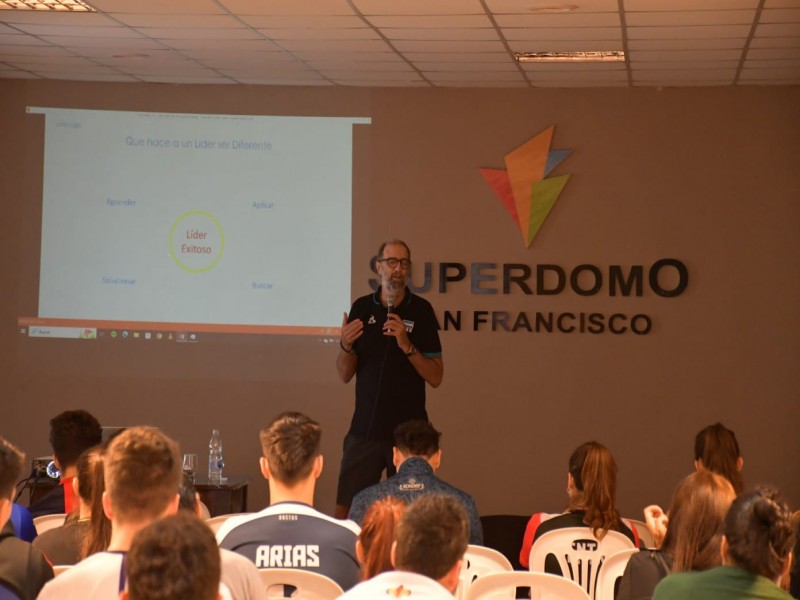 Daniel Castellani brindó una amplia capacitación en el Superdomo