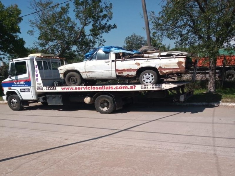 Seguridad Vial procedió a la remoción de vehículos abandonados en la vía pública