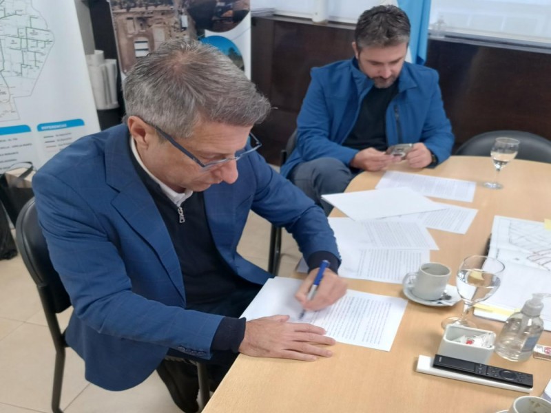 Bernarte firmó convenio para refuncionalizar el edificio del exBanco Córdoba