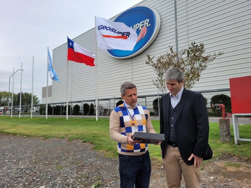 Bernarte recorrió empresas chilenas para intercambiar ideas y proyectos