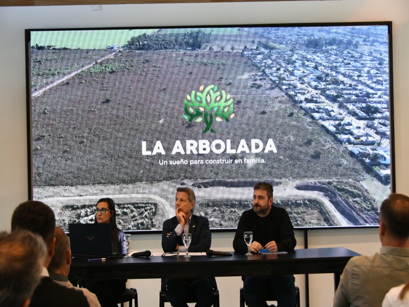 Bernarte presentó el Loteo Municipal ‘La Arbolada’