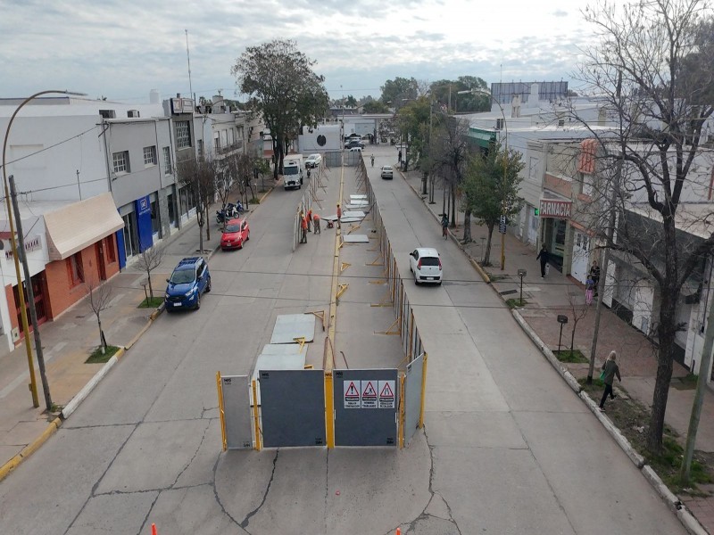 Comenzó la construcción de la bicisenda y paso peatonal a nivel y en altura en Bv. 9 de Julio y Av. Cervantes