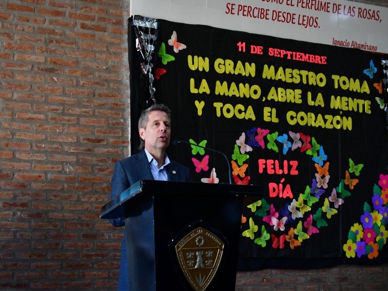 Bernarte presidió el acto por el Día del Maestro en la ciudad