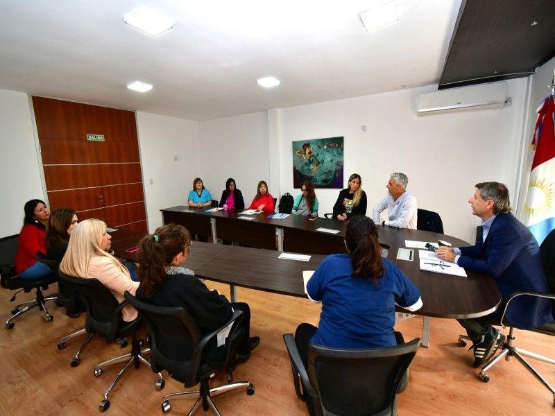 El intendente Damián Bernarte se reunió con integrantes de la Subcomisión de Discapacidad del Consejo Asesor Municipal de Discapacidad de Niños, Niñas y Adolescentes en Riesgo de Exclusión Social, para conversar a