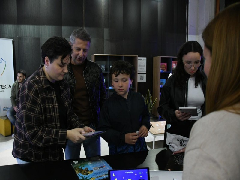 Feria del Libro 2025: lectura y tecnología se complementan en el espacio Tecnoteca