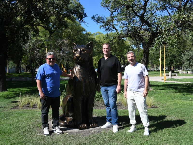 Municipio inauguró la primera escultura en el marco de su nuevo ciclo “Arte Central”
