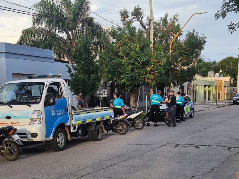 Operativo de control vehicular: 28 motocicletas retenidas en Echeverría y López y Planes