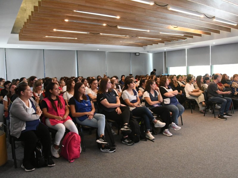 Especialista brindó disertación sobre las señales de alarma en dibujos infantiles