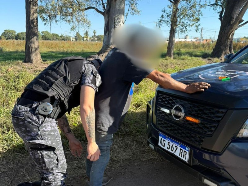 En un trabajo conjunto entre la Guardia Local y la policía detuvieron a un hombre por robo